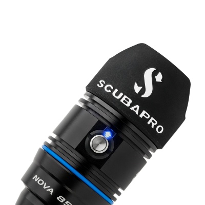 Фонарь для дайвинга SCUBAPRO Nova Light 850R с аккумулятором и зарядным устройством фото в интернет-магазине DiveStyle